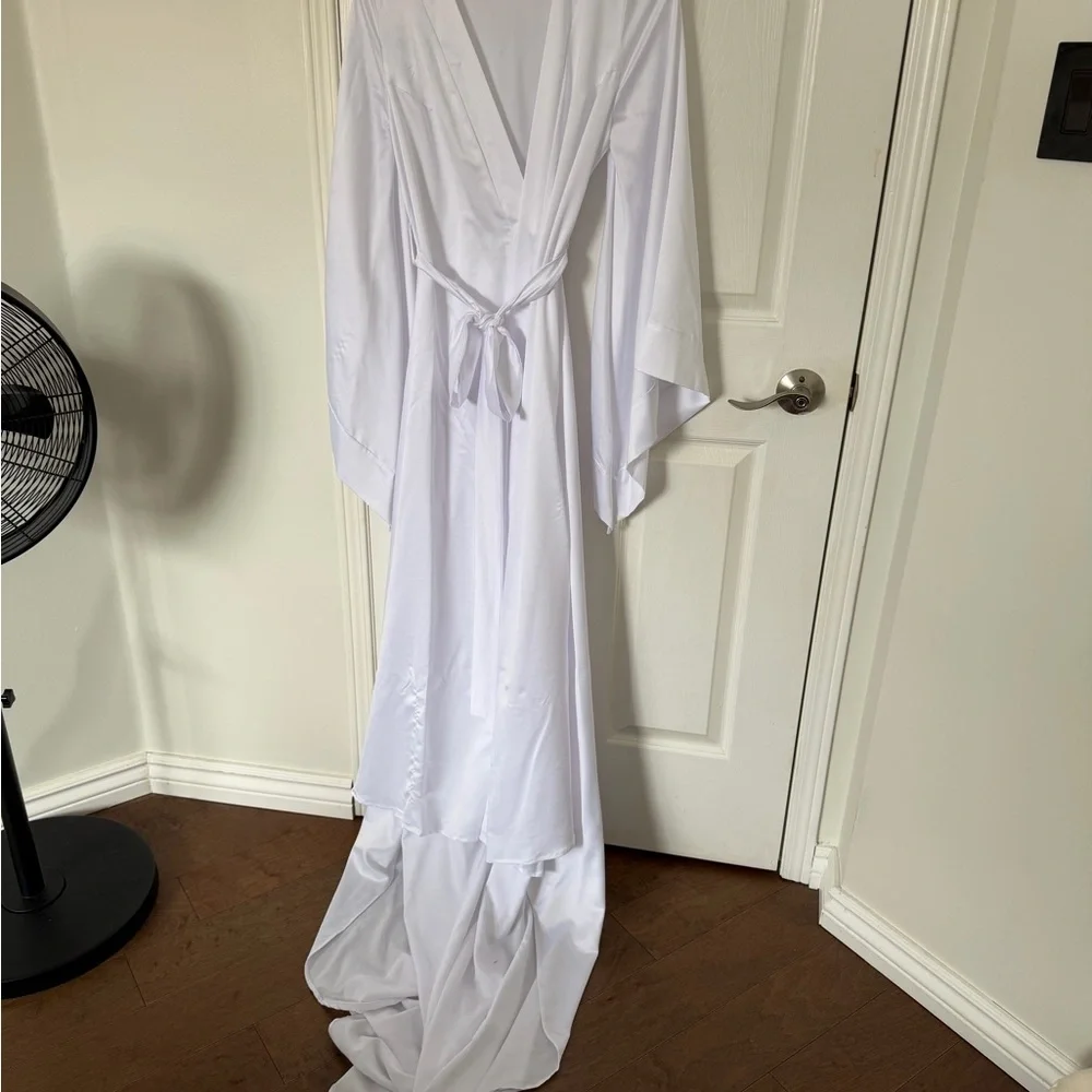 Bridal Robe with Train - Picture 6 of 9